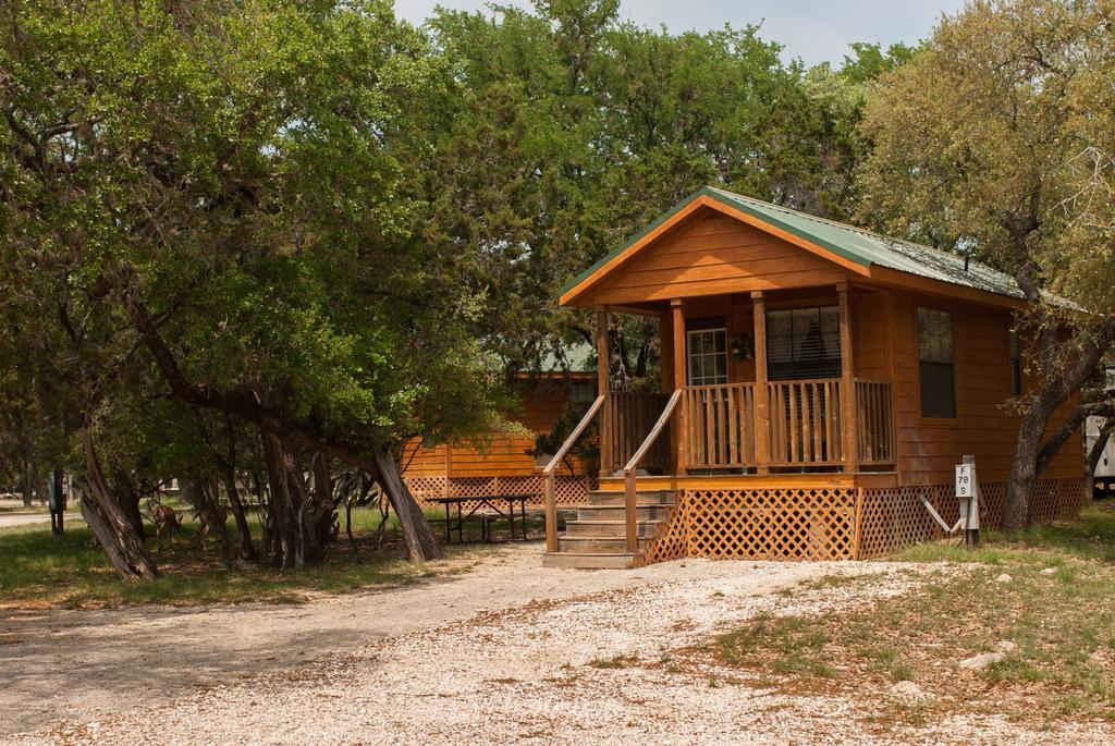 Medina Lake Camping Resort Cabin 3 Lakehills Zewnętrze zdjęcie